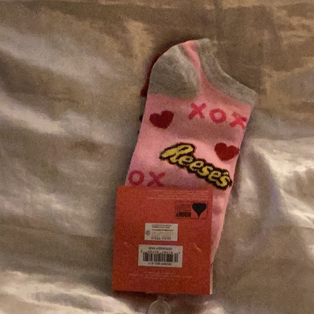 ❤️NWT Fun Reeses Socks 2 Pairs Close Must Have ❤️ - Picture 4 of 6
